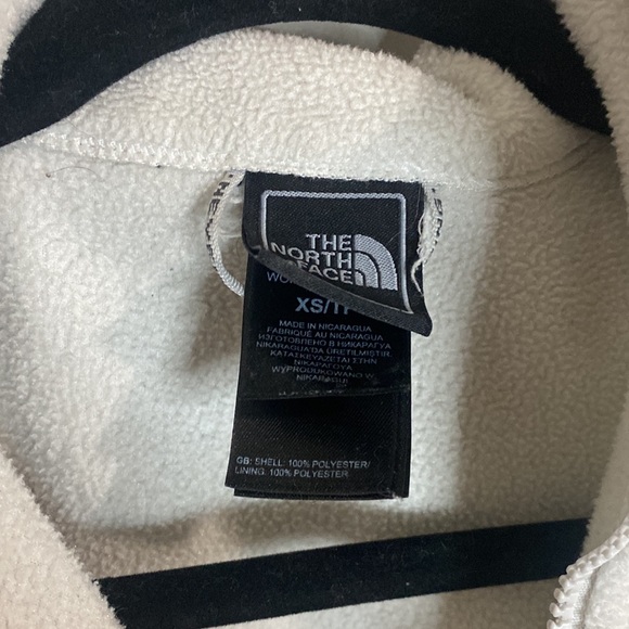 🐚Comfy White North Face fleece zip up! - Picture 4 of 11
